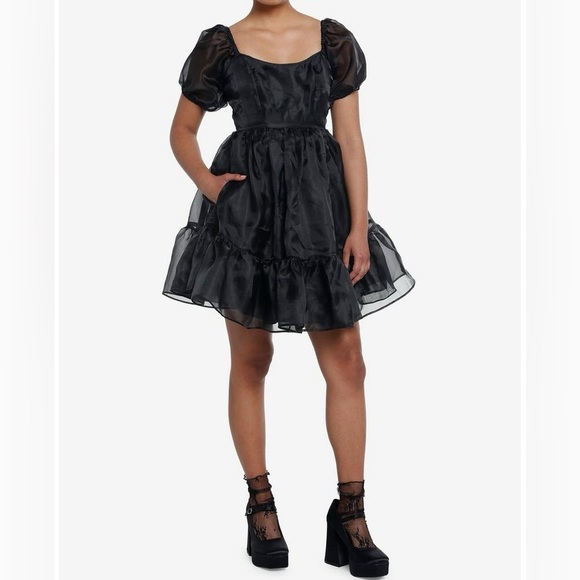 Hot Topic Dresses & Skirts - Thorn & fable organza puff sleeve ruffle tiered dress nwt